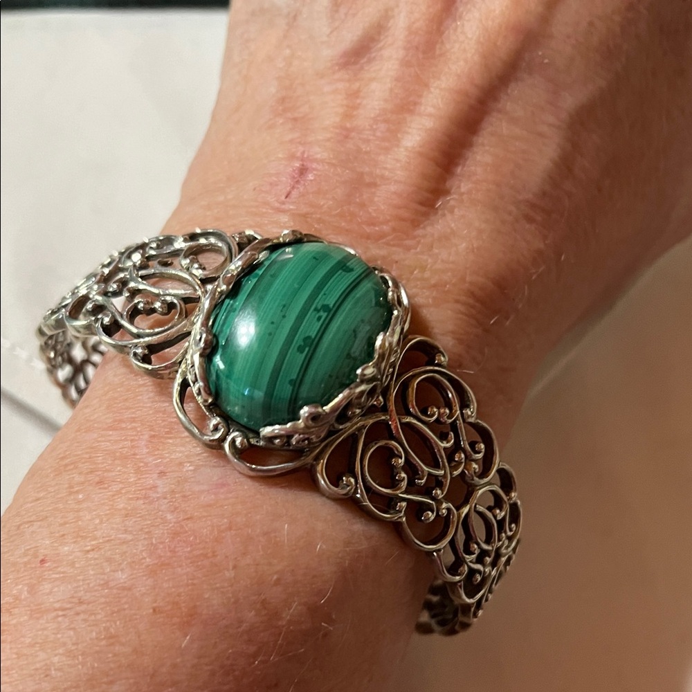 Elegant Silver and Green Jasper Jewelry Set - Picture 3 of 5